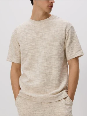 Reserved - Strukturalny t-shirt relaxed fit - beżowy