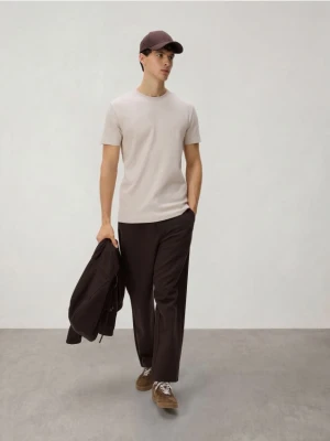 Reserved - Strukturalny t-shirt slim - beżowy