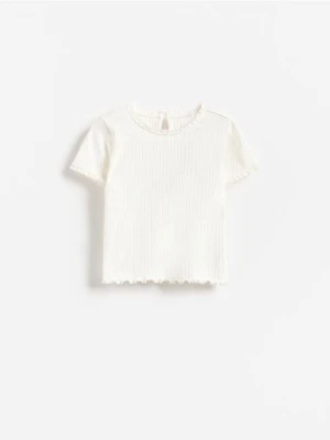 Reserved - Strukturalny t-shirt z bawełną - złamana biel