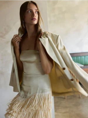 Reserved - Sukienka bandeau z frędzlami - kremowy