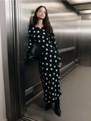 Reserved - Sukienka maxi w groszki - czarny