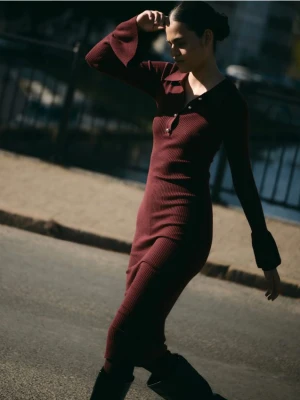 Reserved - Sukienka maxi w prążek - bordowy