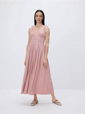 Reserved - Sukienka maxi z marszczeniem - brudny róż