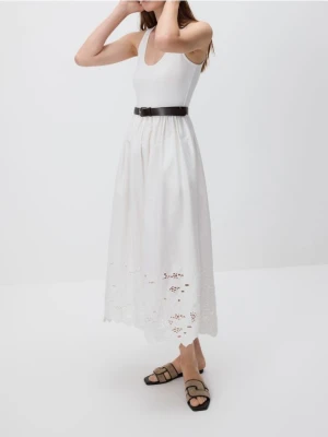 Reserved - Sukienka maxi z paskiem - złamana biel