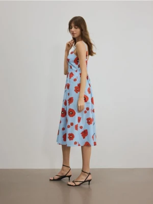 Reserved - Sukienka midi w kwiaty - jasnoniebieski