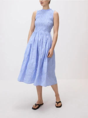 Reserved - Sukienka midi w kwiaty - jasnoniebieski