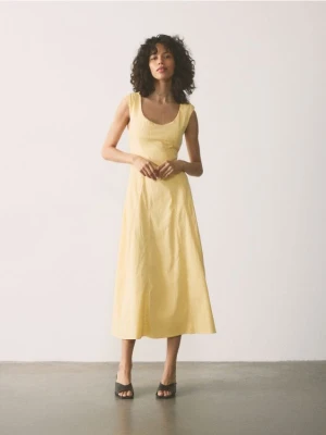 Reserved - Sukienka midi z bawełną - jasnożółty