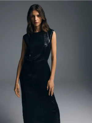 Reserved - Sukienka midi z cekinami - czarny