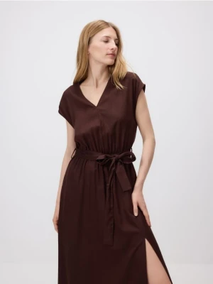 Reserved - Sukienka midi z dodatkiem lnu - ciemnobrązowy