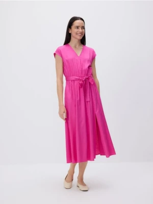 Reserved - Sukienka midi z dodatkiem lnu - fuksja