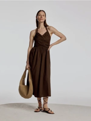 Reserved - Sukienka midi z kopertowym dekoltem - ciemnozielony