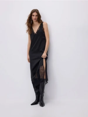 Reserved - Sukienka midi z koronką - czarny