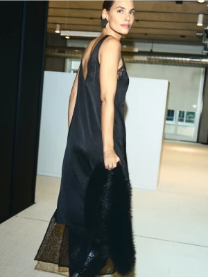 Reserved - Sukienka midi z koronką - czarny