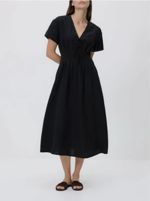 Reserved - Sukienka midi z lyocellem - czarny