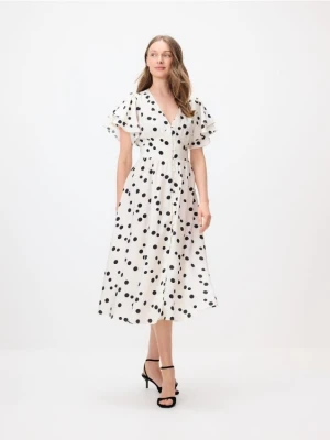 Reserved - Sukienka midi z modalem - złamana biel