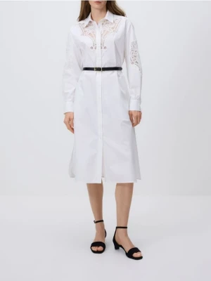 Reserved - Sukienka midi z paskiem - biały