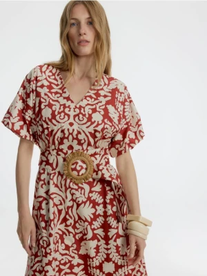 Reserved - Sukienka midi z paskiem - czerwony