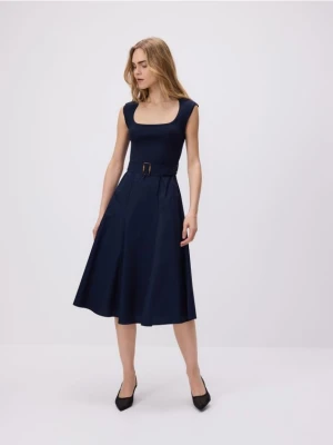 Reserved - Sukienka midi z paskiem - granatowy