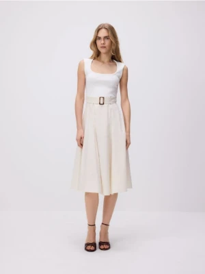 Reserved - Sukienka midi z paskiem - wielobarwny