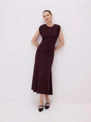 Reserved - Sukienka midi z rozcięciem - ciemnofioletowy