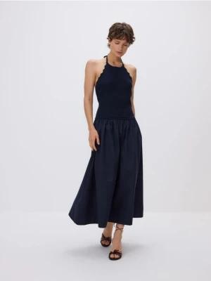 Reserved - Sukienka midi z wiązaniem - granatowy