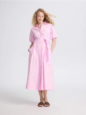 Reserved - Sukienka midi z wiązaniem - różowy