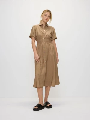 Reserved - Sukienka midi z wiskozą - beżowy