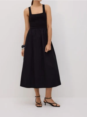 Reserved - Sukienka midi z wiskozą - czarny