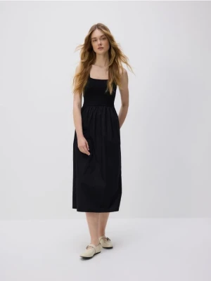 Reserved - Sukienka midi z wiskozą - czarny