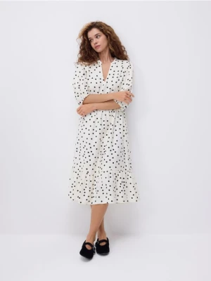 Reserved - Sukienka midi z wiskozy - biały
