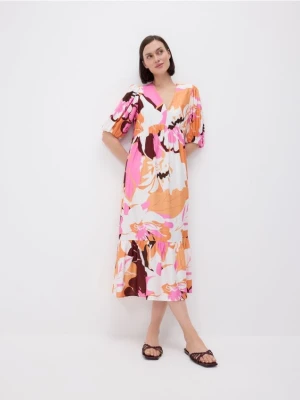 Reserved - Sukienka midi z wiskozy - wielobarwny