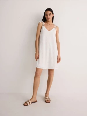 Reserved - Sukienka mini na ramiączkach - biały