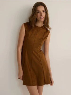 Reserved - Sukienka mini z imitacji zamszu - brązowy