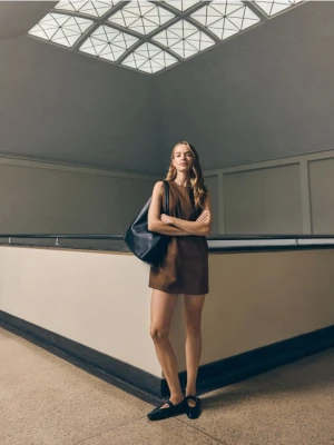 Reserved - Sukienka mini z imitacji zamszu - brązowy