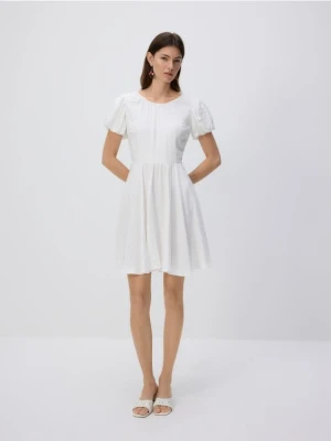Reserved - Sukienka mini z ozdobną kokardą - biały