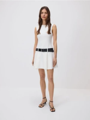 Reserved - Sukienka mini z paskiem - kremowy