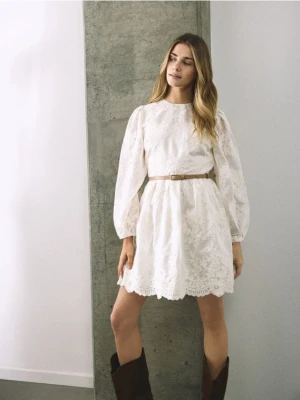 Reserved - Sukienka mini z paskiem - złamana biel