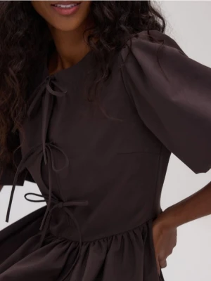 Reserved - Sukienka mini z wiązaniem - ciemnobrązowy