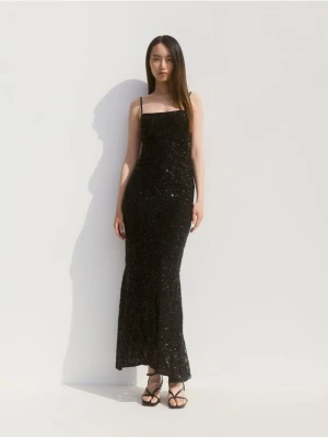 Reserved - Sukienka na ramiączkach z cekinami - czarny
