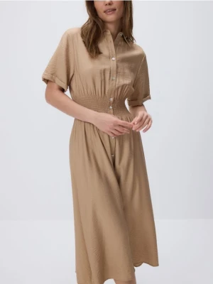 Reserved - Sukienka szmizjerka - beżowy