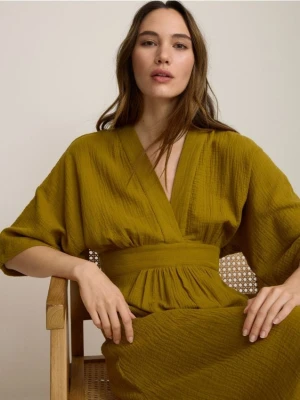 Reserved - Sukienka typu kimono - oliwkowy