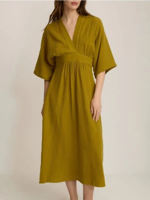 Reserved - Sukienka typu kimono - oliwkowy
