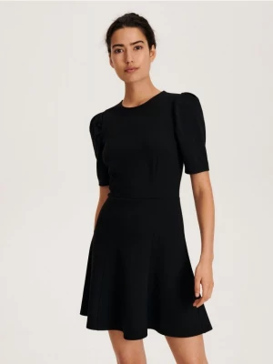 Reserved - Sukienka z bufiastymi rękawami - czarny
