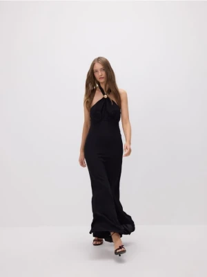 Reserved - Sukienka z dekoltem halter - czarny