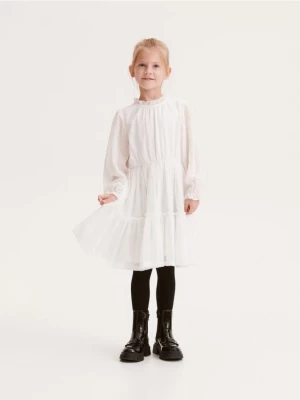 Reserved - Sukienka z falbaną - biały