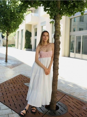 Reserved - Sukienka z haftowaną górą - wielobarwny