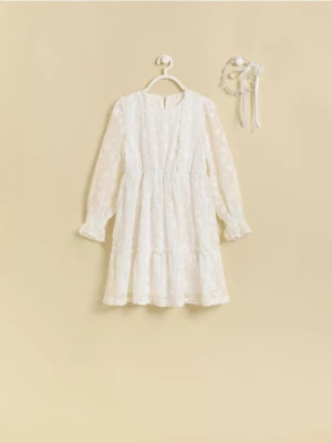 Reserved - Sukienka z haftowanym wzorem - złamana biel