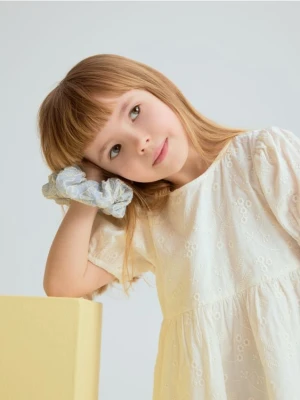 Reserved - Sukienka z haftowanym wzorem - złamana biel