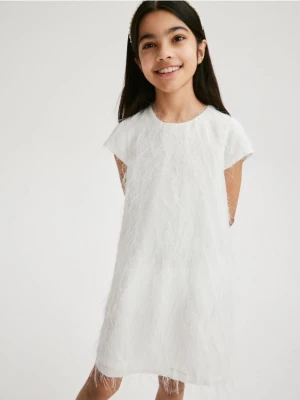 Reserved - Sukienka z imitacją piór - złamana biel