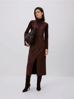 Reserved - Sukienka z imitacji zamszu - brązowy